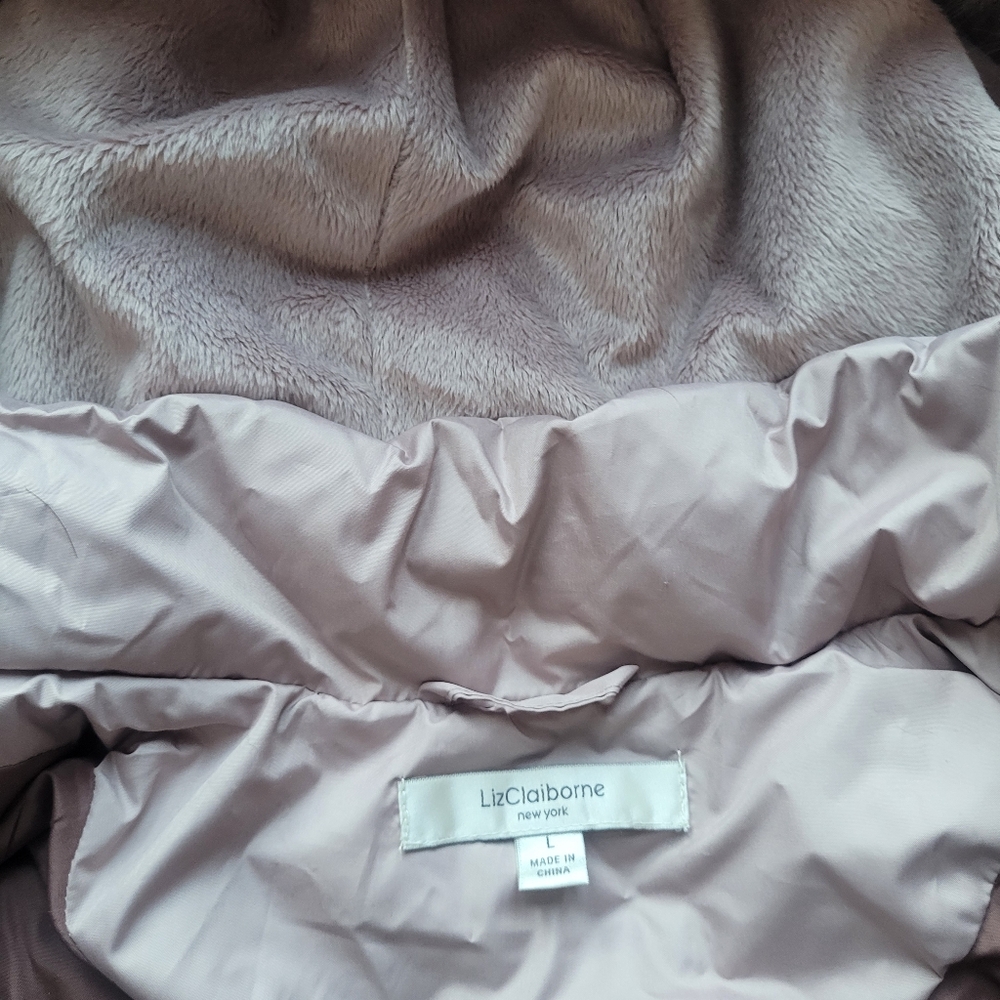 Like New Liz Claiborne Women's Mauve Quilted Jacket with Faux Fur Hood Size L - Picture 7 of 13